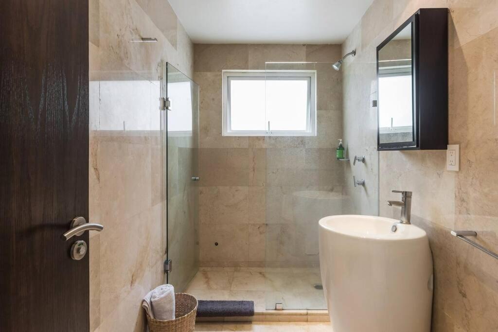 Condesa Residence 7 Stylish 2 Bedroom, 1 Bathroom Residence Accentuating Expansive Interiors เม็กซิโกซิตี้ ภายนอก รูปภาพ